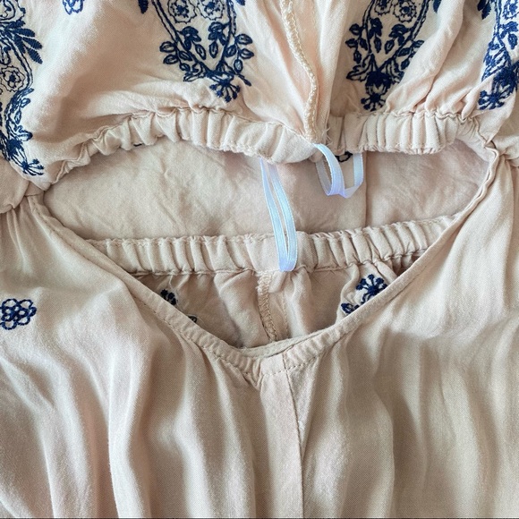 Off Shoulder Embroidered Cream Ruffle Fleur de Lis BOHO Mini Dress Iris Flower - Picture 7 of 11